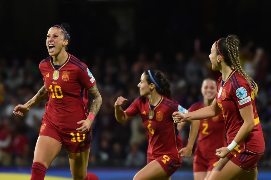 Jenni Hermoso vuelve a lo grande para descoser a Italia