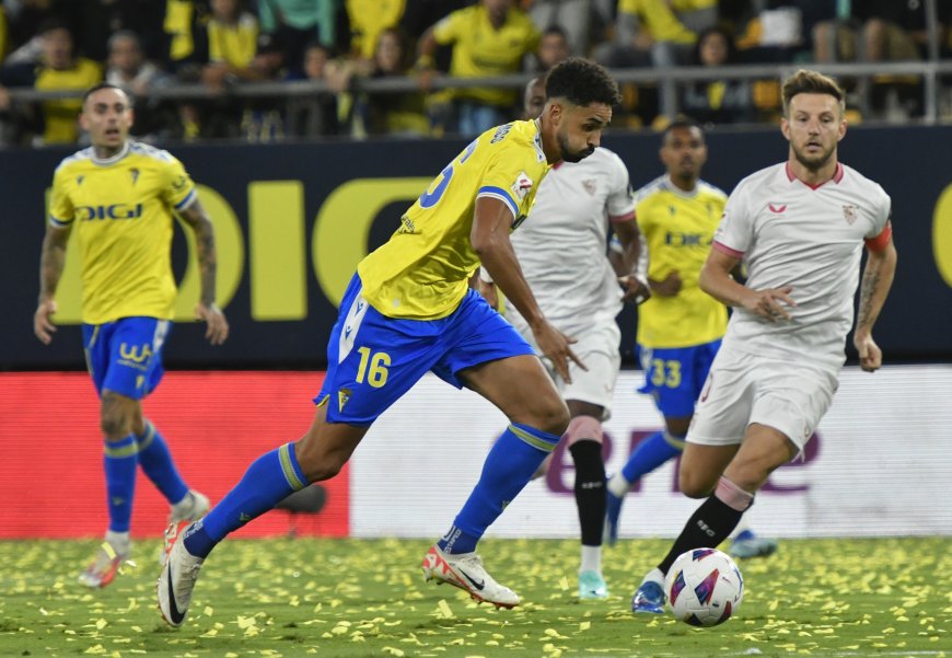 El Cádiz y el Sevilla empatan en un derbi regional muy intenso