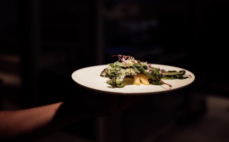 Nuevos restaurantes en Madrid: del último proyecto de los creadores de Mo de Movimiento a un local de birria mexicana en Malasaña