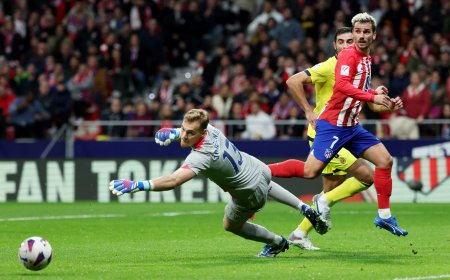 Un Atlético maduro y de récord remonta al Villarreal
