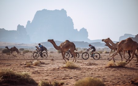 Titan Desert: Cuando el ciclista retirado se niega a que le quiten el dorsal y se pelea en mountain bike por el desierto saudí