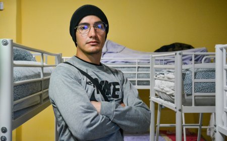 Hostel Nápoles, el techo barato en Madrid donde hasta 26 personas por habitación duermen en colchones hinchables