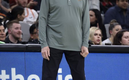 Gregg Popovich pide al público de San Antonio que pare de abuchear a Kawhi Leonard