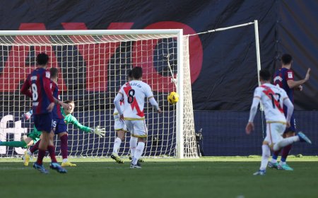 El Barcelona no espabila en Vallecas