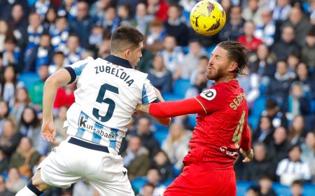 La Real sufre al final ante un Sevilla con nueve jugadores