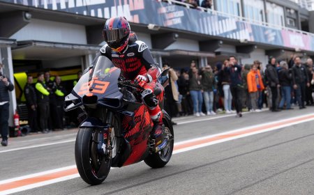 Marc Márquez vuelve a ser competitivo y sonríe en su primer día con una Ducati