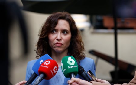 Las becas públicas de Ayuso en colegios privados que segregan por sexo: siete millones para 2.700 alumnos de Bachillerato