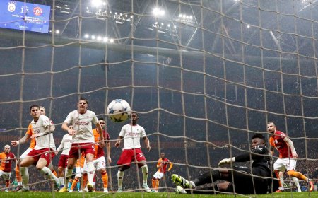 Onana mete al Manchester United en el horno