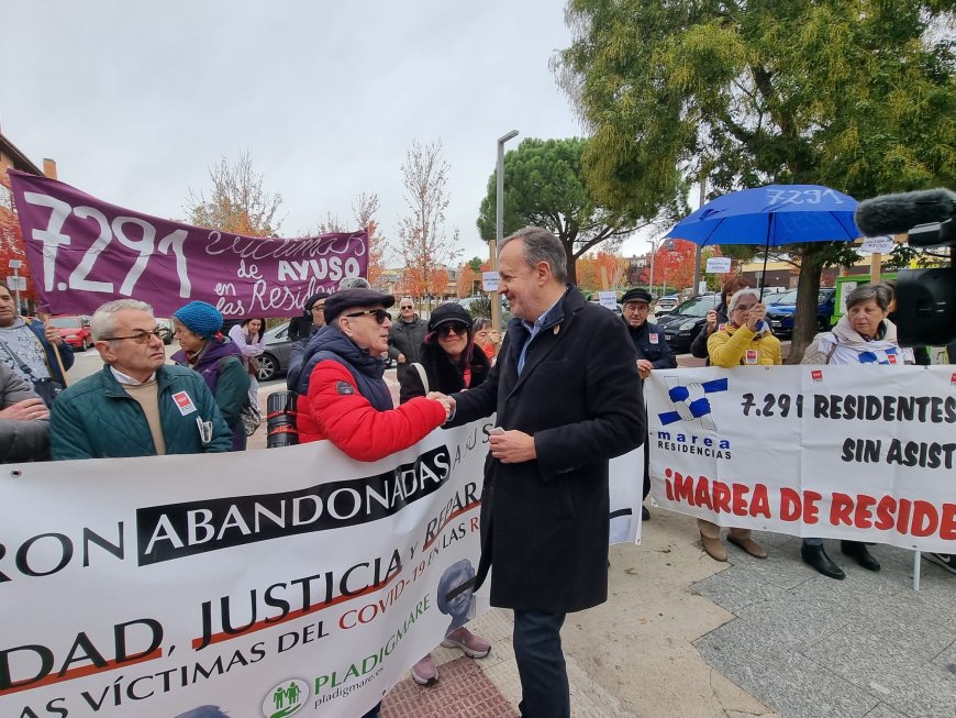 El cargo madrileño que durante la pandemia firmó el triaje para residencias vuelve a señalar al exconsejero Escudero