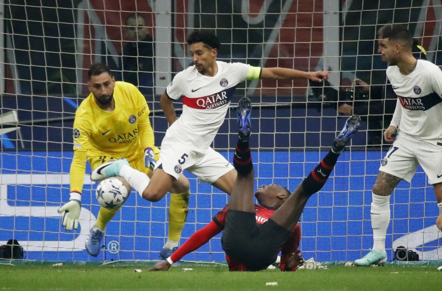 El PSG complica su clasificación ante el impetuoso Milan de Leao