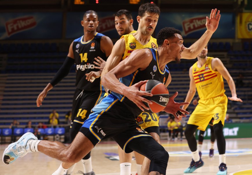 Laprovittola se basta para desconchar al Maccabi