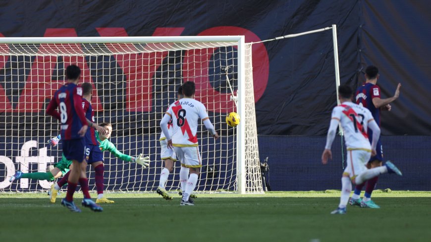 El Barcelona no espabila en Vallecas