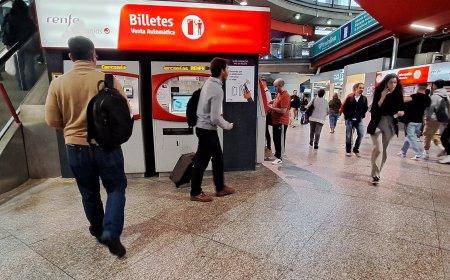Un tren de Cercanías descarrila en Atocha y corta el túnel de Recoletos otra vez