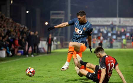 El Arosa hace sufrir al Valencia, que pasa con apuros