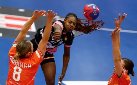 Una España impotente se desploma ante Países Bajos (29-21) y depende de una carambola para aspirar al preolímpico femenino de balonmano