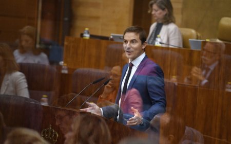 El PSOE de Lobato se abre a negociar con Ayuso una compensación económica para los expresidentes que excluya a los condenados