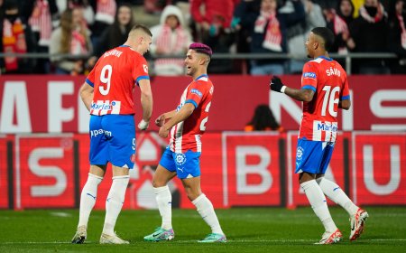 El Girona disfruta y golea como líder de la Liga