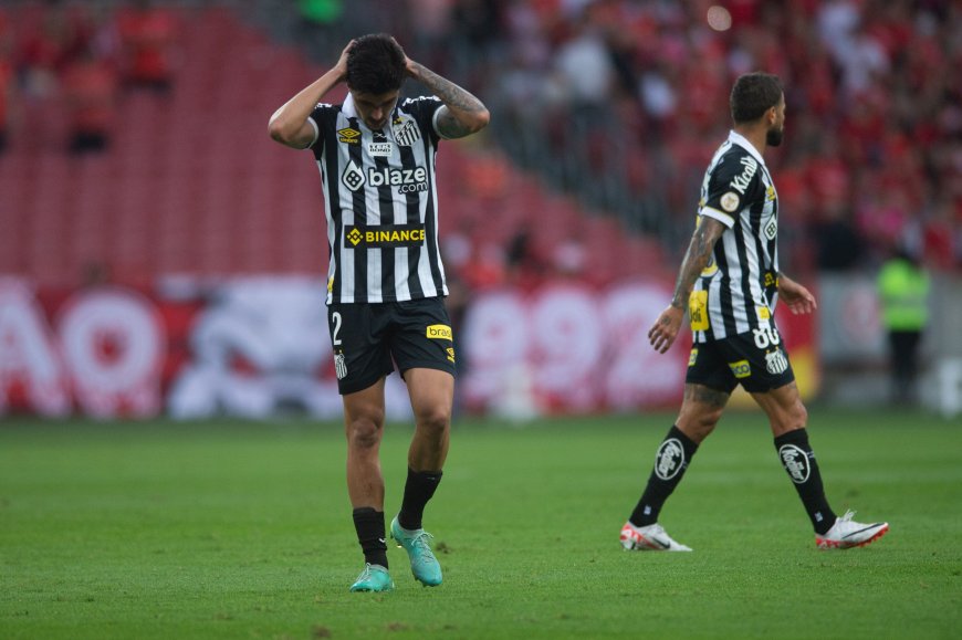 El Santos, el equipo que consagró a Pelé, baja a Segunda División por primera vez en sus 111 años