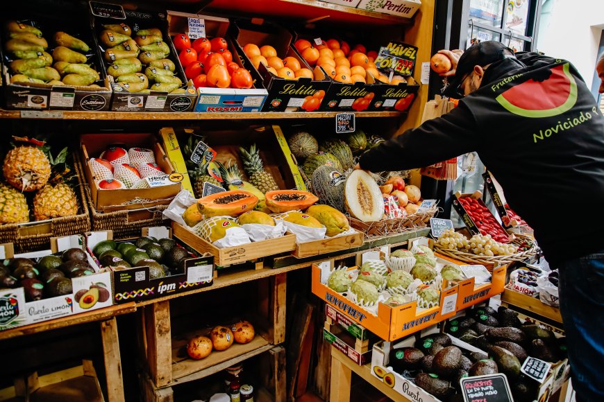 Buena noticia navideña para los trabajadores de pequeños supermercados en Madrid: subida salarial del 5%
