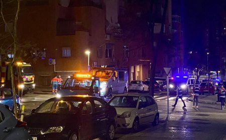 Noche de luto y llanto alrededor de la furgoneta en la que fue tiroteada Natalia en Puente de Vallecas