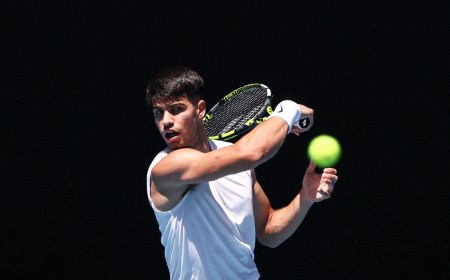 Alcaraz se libra de Sinner, amenaza para Djokovic