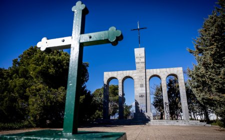Grupos de ultraderecha homenajearán el sábado la Cruz fascista de Majadahonda, que el PP mantiene en pie desde 2015