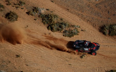 El rally Dakar asiste a un auténtico ‘thriller’ entre Sainz y Loeb