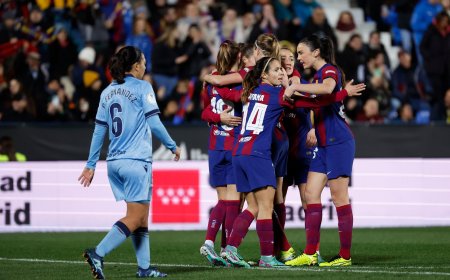 Barcelona - Levante, la Supercopa en directo | El Barça golea al Levante (7-0) y se proclama campeón de la Supercopa femenina