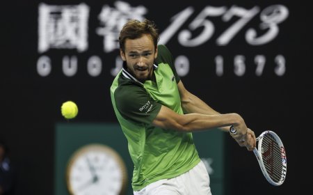 Sinner - Medvedev, Open de Australia, en directo | El ruso se lleva el primer set de la final ante el italiano