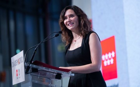 Ayuso plantea que la Inteligencia Artificial paute dosis de fármacos o gestione la ocupación de las UCI en el futuro