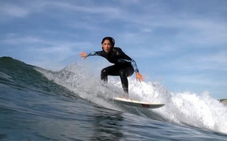 Una amazona sobre las olas y la adversidad