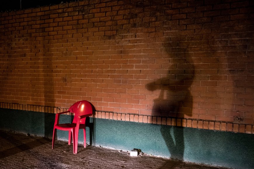 Atada a la prostitución por un rito vudú con alcohol e hígado de gallina: “Morirás si no pagas tu deuda”