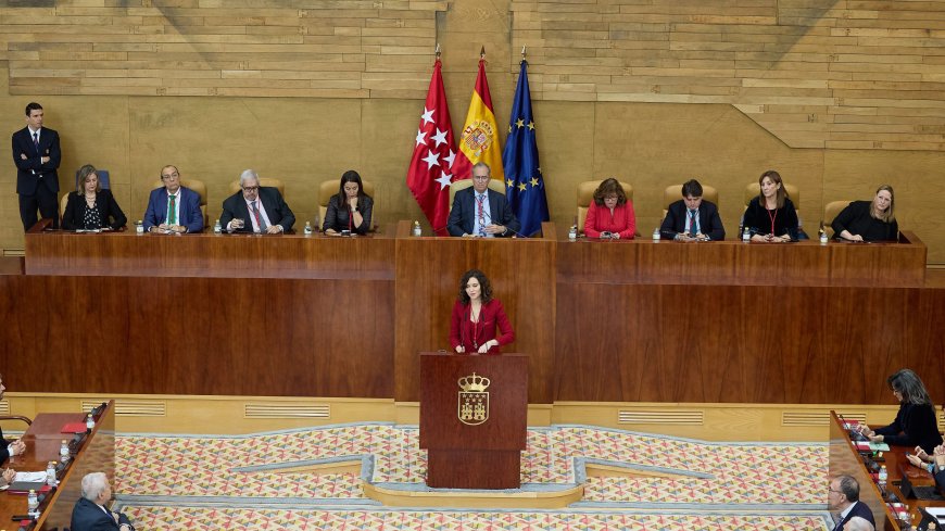 Ayuso explotará su mayoría con 158 normas hasta 2027: nuevo estatuto de autonomía, derechos de los abuelos y choque con Sánchez en educación