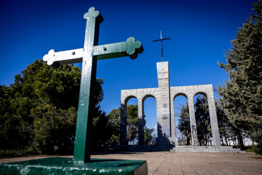 Grupos de ultraderecha homenajearán el sábado la Cruz fascista de Majadahonda, que el PP mantiene en pie desde 2015