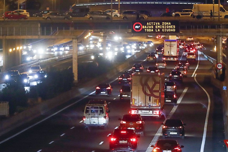 Madrid empieza a multar este lunes a los conductores sin etiqueta que no estén empadronados y entren en la M-30