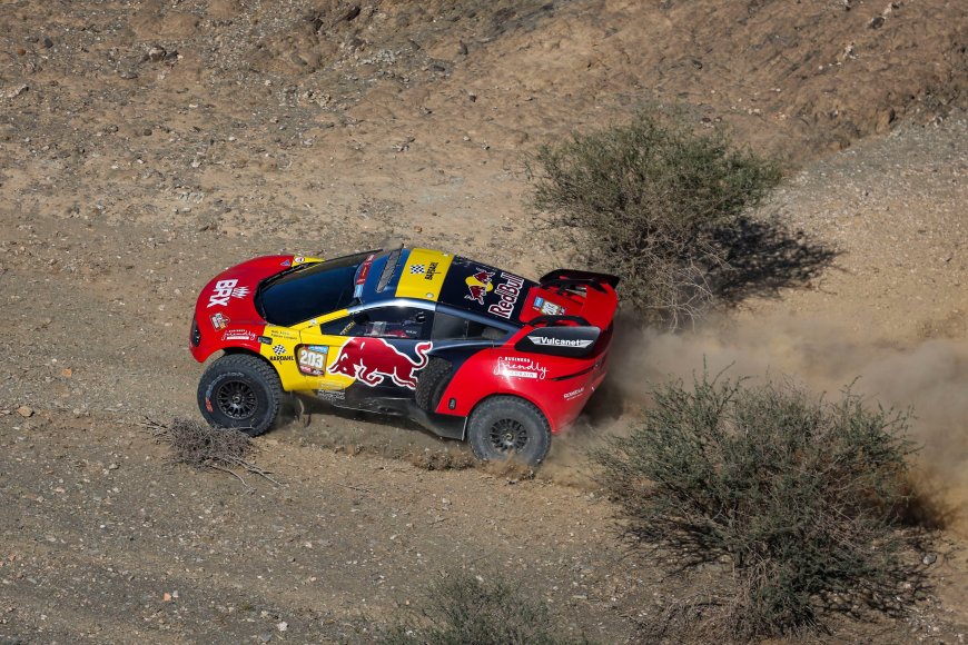 Sainz coge aire gracias a un error de Loeb