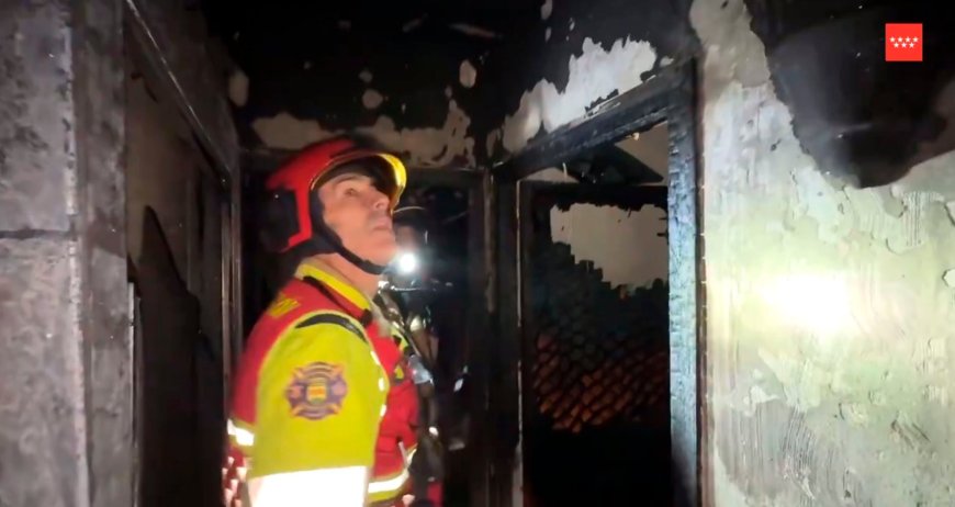 Un herido en estado crítico y 11 intoxicados leves en el incendio de una vivienda en Alcorcón