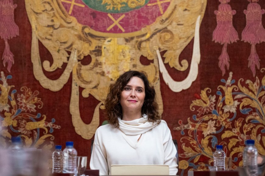 Ayuso amplía su choque con Sánchez y recurre ante el Constitucional la formación de familias de acogida
