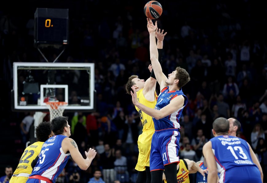El Efes le saca los colores al Barcelona (98-74)