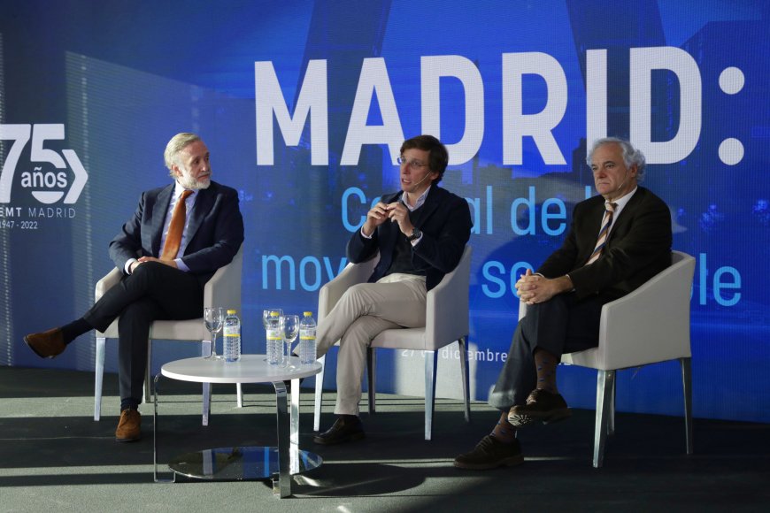 Imputado el gerente de la empresa de transportes de Madrid por contratar a dedo a ‘OK Diario’ para un evento