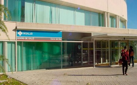 La muerte de un hombre en unas urgencias sin médico reaviva el debate sobre la decisión de Madrid de dejar centros solo con enfermeras