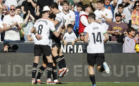 Este Valencia sin Paulista también sabe ganar y se impone a un fallón Almería
