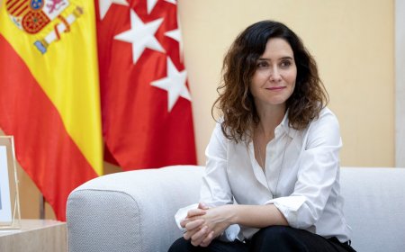 Ayuso manipula la buena nota a sus médicos de primaria para esconder que los centros de salud son de los peor valorados