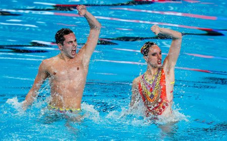 Dennis González y Mireia Hernández, plata mundial en el dúo libre de natación artística