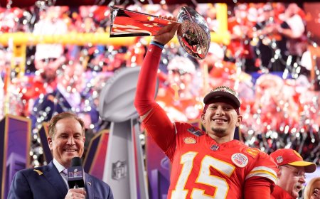 Patrick Mahomes acelera en su carrera para alcanzar a Tom Brady como el mejor de la NFL