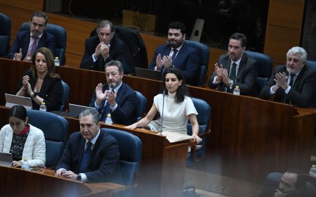 Revuelta en la Asamblea por la opacidad del Gobierno de Ayuso: la presidenta de la comisión de vigilancia de las contrataciones planea dimitir