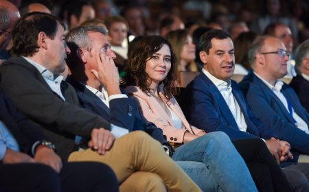 Ayuso acude al rescate de Rueda e intenta movilizar el voto exterior y frenar a Vox