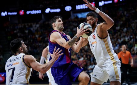 Real Madrid - Barcelona, la final de la Copa del Rey, en directo | El Real Madrid aventaja al Barcelona al final del tercer cuarto en una final muy disputada (66-63)