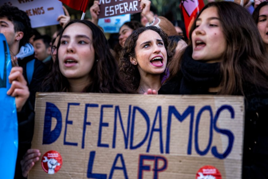 Sin prácticas, sin título y a punto de irse a la privada: los rostros detrás de la huelga de la FP de Madrid