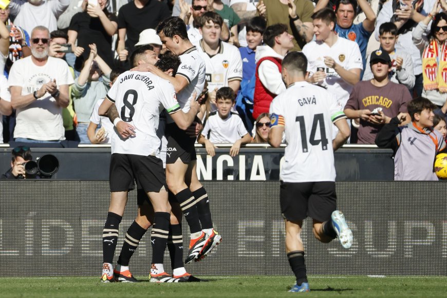 Este Valencia sin Paulista también sabe ganar y se impone a un fallón Almería